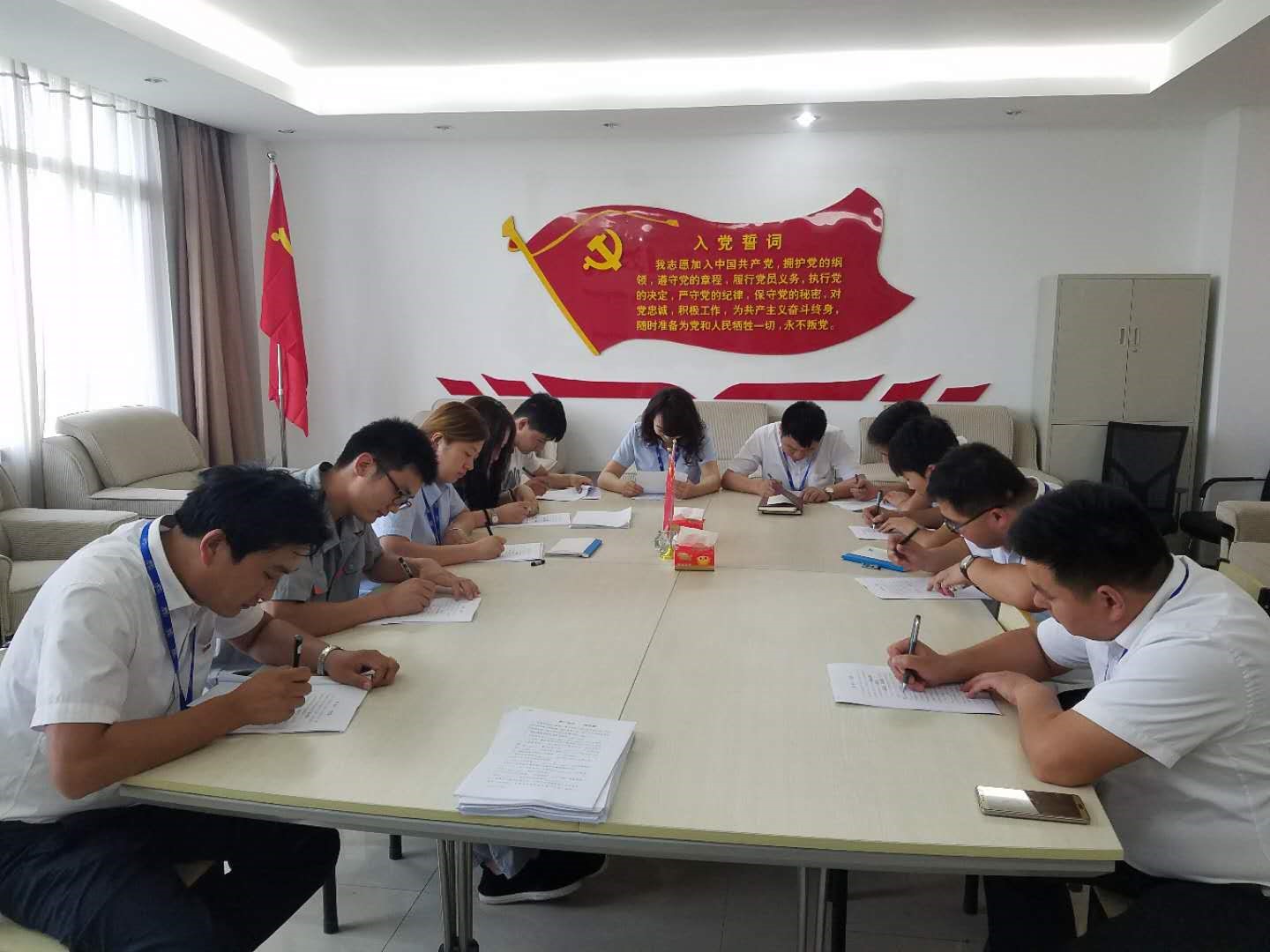 知識競賽爭先鋒 比學(xué)趕超展風(fēng)采 —— 花花牛乳業(yè)集團(tuán)黨委舉辦慶 “七一”黨建知識競賽 知識競賽爭先鋒 比學(xué)趕超展風(fēng)采 —— 花花牛乳業(yè)集團(tuán)黨委舉辦慶 “七一”黨建知識競賽