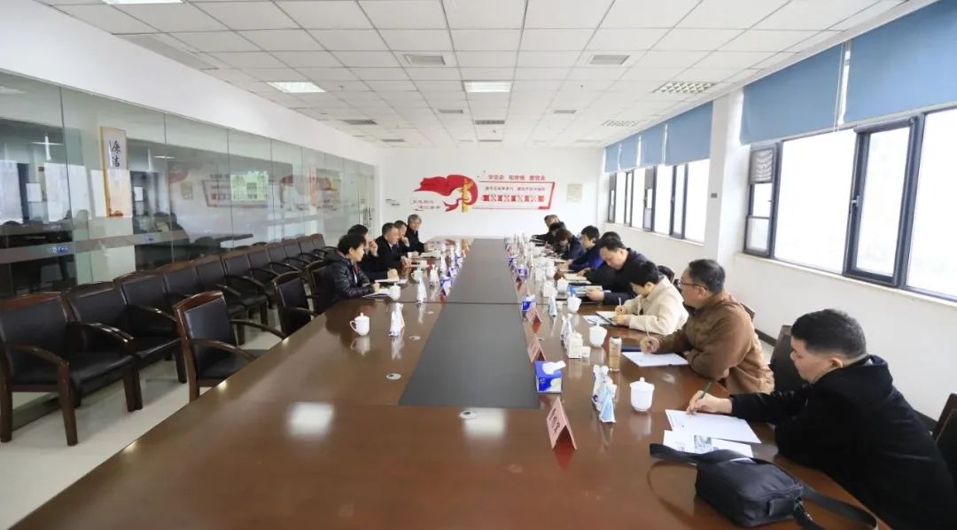 河南省發(fā)展改革委價調(diào)處副處長馬冰一行蒞臨花花牛乳業(yè)集團(tuán)參觀調(diào)研 河南省發(fā)展改革委價調(diào)處副處長馬冰一行蒞臨花花牛乳業(yè)集團(tuán)參觀調(diào)研