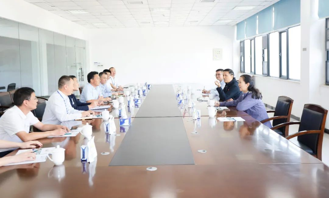 快樂過“雙節(jié)”，安全不放假｜河南農(nóng)投集團(tuán)黨委書記、董事長(zhǎng)李曉寰一行蒞臨花花牛乳業(yè)集團(tuán)開展“雙節(jié)”安全生產(chǎn)大檢查活動(dòng)并慰問一線職工、