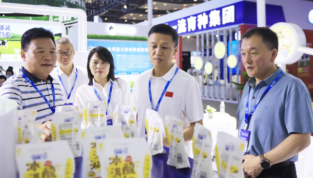 啟航新征程 點(diǎn)亮新賽道丨花花牛乳業(yè)集團(tuán)參加第十四屆中國奶業(yè)大會(huì)暨D20峰會(huì)，榮獲“中國乳制品生產(chǎn)企業(yè)現(xiàn)代化等級5A級”評定殊榮