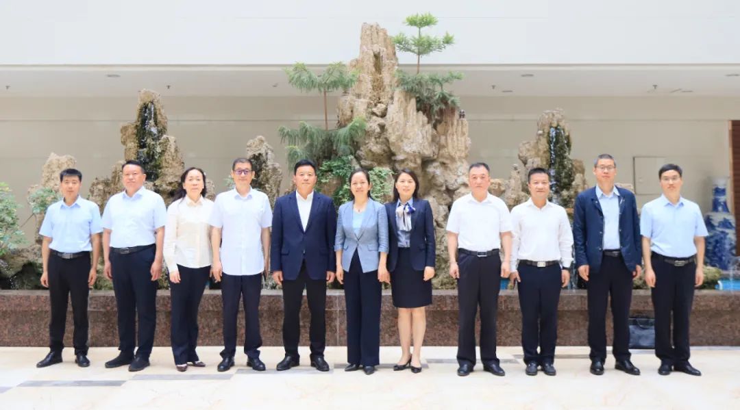 揚帆起航 譜寫絢麗新篇章 | 花花牛乳業(yè)集團新一屆董事會成立并召開中高層以上領(lǐng)導干部會議 揚帆起航 譜寫絢麗新篇章 | 花花牛乳業(yè)集團新一屆董事會成立并召開中高層以上領(lǐng)導干部會議