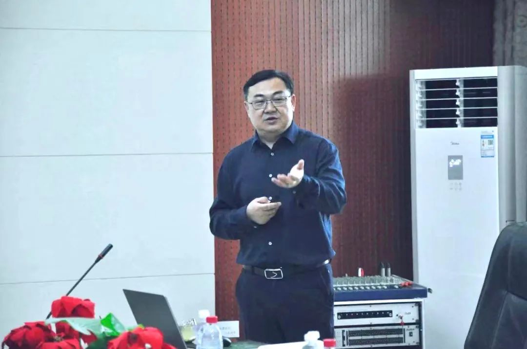 花花牛丨國家奶牛產(chǎn)業(yè)技術(shù)體系首席科學(xué)家、中國農(nóng)業(yè)大學(xué)教授李勝利一行蒞臨花花牛魯山瑞亞參觀調(diào)研