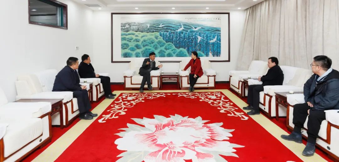 發(fā)揮產(chǎn)業(yè)優(yōu)勢(shì) 助力鄉(xiāng)村振興 | 民權(quán)縣委副書記、縣長(zhǎng)王靜嫻會(huì)見關(guān)曉彥董事長(zhǎng)一行