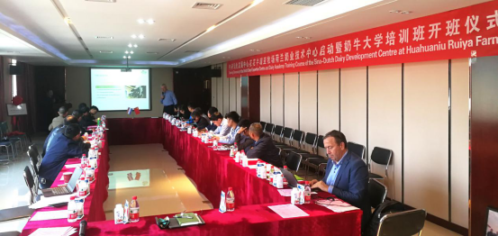 中原地區(qū)首個“荷蘭奶業(yè)技術中心”落戶花花牛 ——中荷奶業(yè)發(fā)展中心和河南花花牛攜手助力中國奶業(yè)發(fā)展