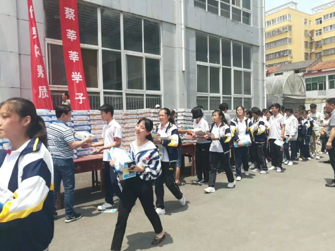 花花牛|捐助教育100萬元！做公益，我們是認(rèn)真的！