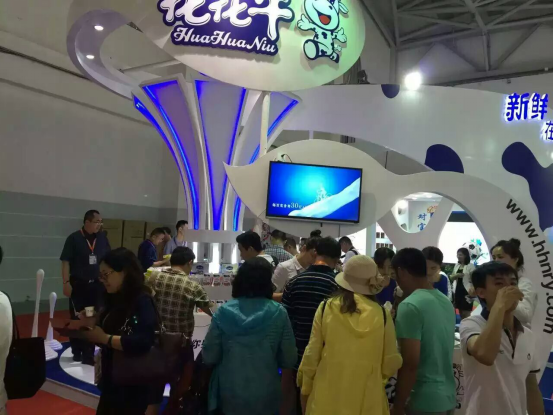 花花牛牛氣沖天！農(nóng)業(yè)部長品嘗“領暢”點贊，又獲國際奶業(yè)平臺青睞