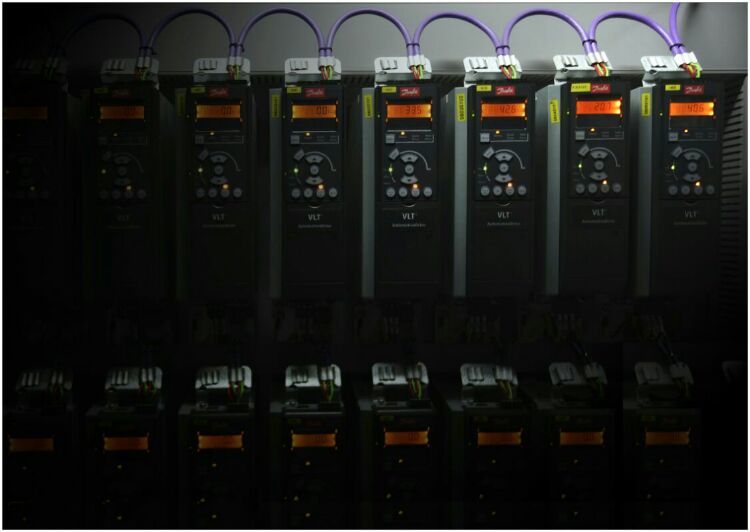 走進(jìn)工廠(chǎng) 走進(jìn)工廠(chǎng)