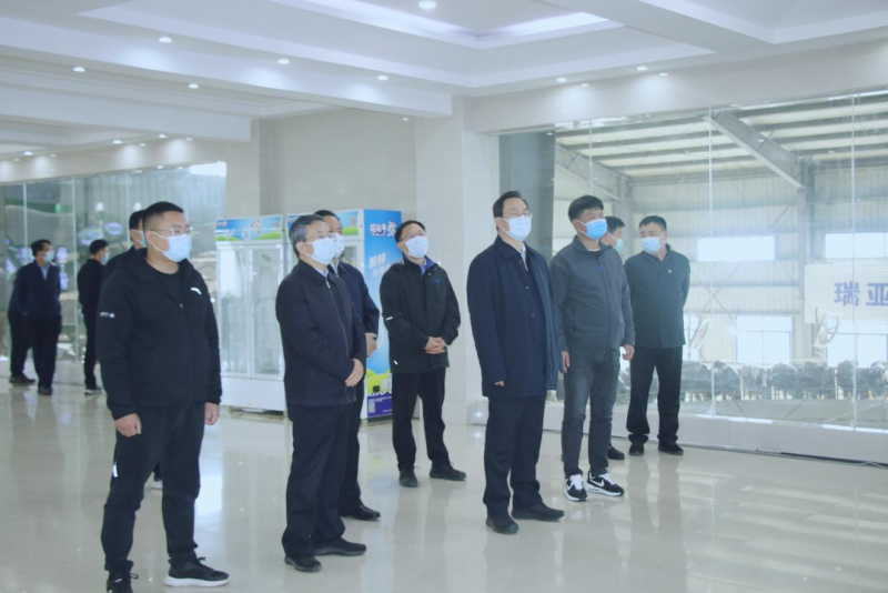 河南省人大常委會(huì)黨組書記、副主任孔昌生蒞臨花花牛魯山瑞亞牧場(chǎng)參觀調(diào)研