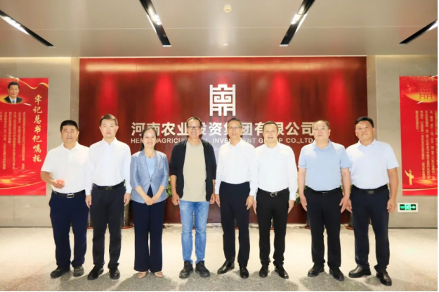 東方甄選俞敏洪先生到訪河南農(nóng)投集團，品嘗花花牛產(chǎn)品并給予高度評價